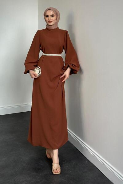 MERVEN AKYÜZ فستان سهرة بأكمام بالون من جيسيكا باللون البني