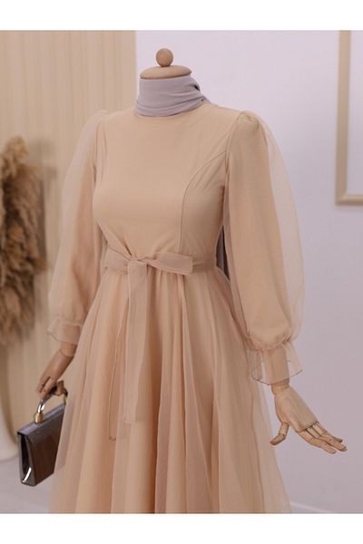 Modamorfo Beigefarbenes, bauschiges Tüll-Abendkleid mit Ärmeln und Rock-Detail