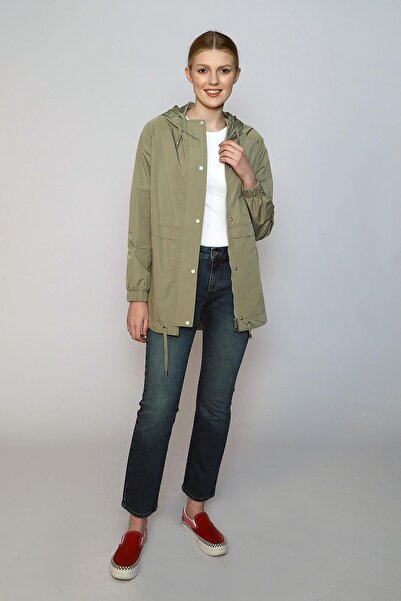 Lee Cooper معطف واق من المطر للنساء من فريدو باللون الكاكي