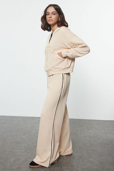 Trendyol Modest Übergroßes Trainingsanzug-Set aus Kamelhaar-Strick - TCTAW25EN00002