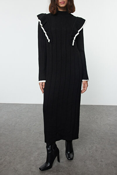 Trendyol Modest Detail úpletových šatů s černým volánem - TCTAW25EB00039