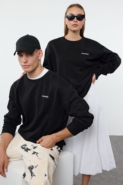 Trendyol Collection Черен унисекс суитшърт с голям размер/широко изрязване с лозунг и полар отвътре Tmnaw25Sw00162