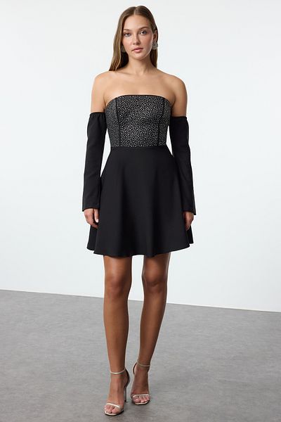 Trendyol Collection Černý límec Carmen Stone Print Tkané drobné večerní šaty Noční šaty pro návrat domů