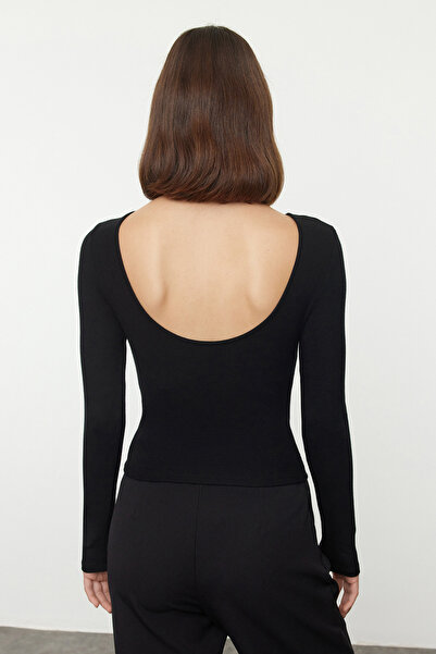 Trendyol Collection Černá pletená halenka Slim Fit – zadní nízký střih, běžná velikost TWOAW25BZ00009