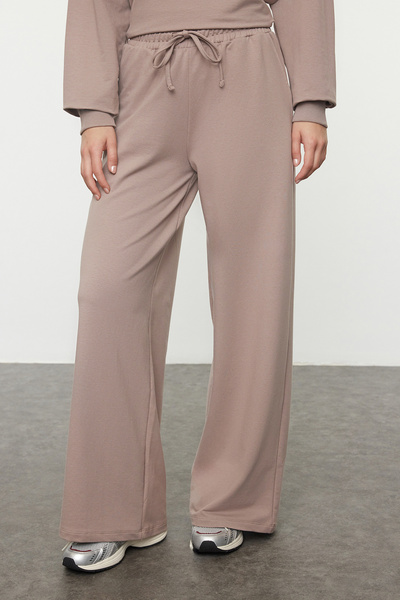 Trendyol Collection Mink Comfortable Fit - Πλεκτό φούτερ με φαρδύ πόδι και σετ αθλητικής φόρμας στο κάτω μέρος TWOAW25EM00004