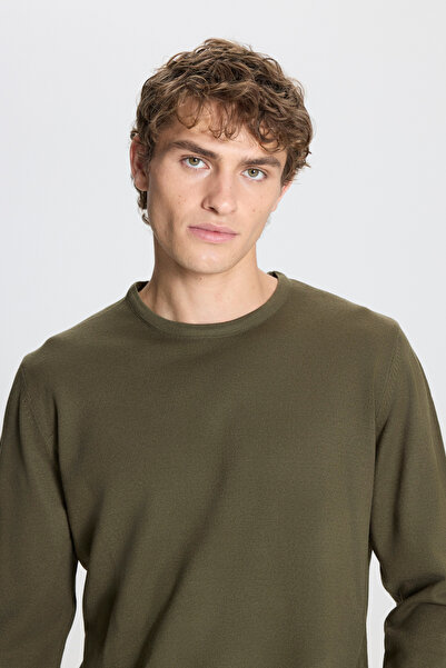 AC&Co / Altınyıldız Classics Pánský pletený svetr v khaki barvě s výstřihem, teplý, střih Regular Fit