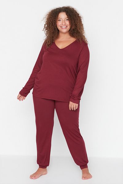 Trendyol Curve Weinrotes Pyjama-Set aus Single-Jersey mit V-Ausschnitt - TBBAW23AI00007