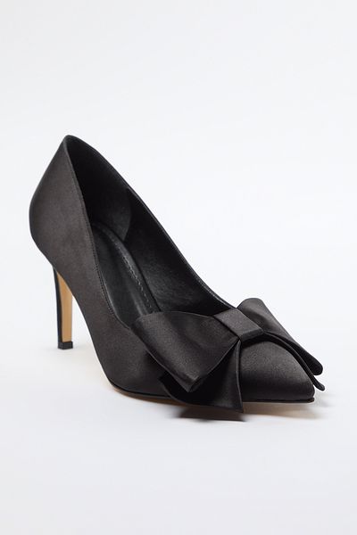 TRENDYOL SHOES Satin-Schwarz-Stiletto – klassische Damenschuhe mit dünnem Absatz TAKAW25TO00032