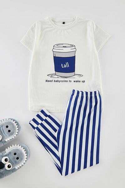 TRENDYOLKIDS Chlapecký set pruhovaného pyžama v námořnické modré - bavlněný vrchní a spodní set Tkdaw25Au00109