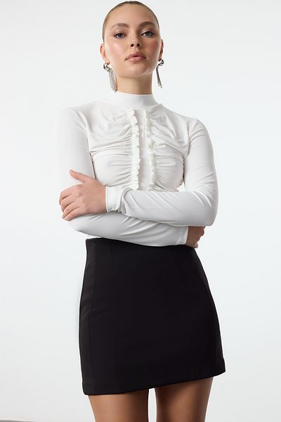 Trendyol Collection Ecru Ruffle Detailní patentka Pletené tělo Tpraw25Bd00003