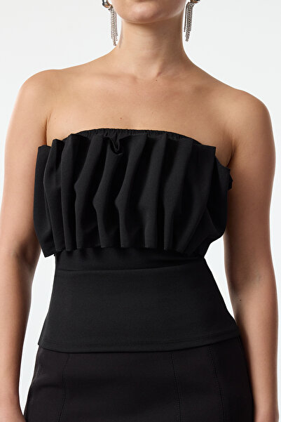 Trendyol Collection Pletená krepová černá bustier - detail prsou TPRAW25BS00002