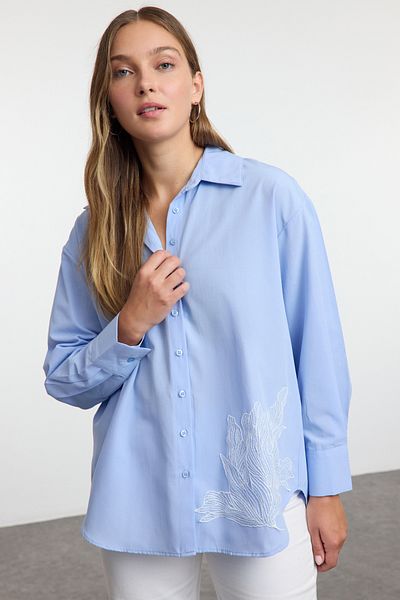 Trendyol Collection Hellblaues besticktes Oversize-Shirt - Wide Fit Woven Skirt Twoaw25go00090