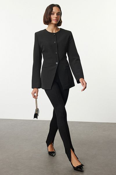 Trendyol Collection Schwarze, taillierte, gewebte Blazerjacke mit Rundhalsausschnitt und Rundhalsausschnitt TWOAW25BC00009
