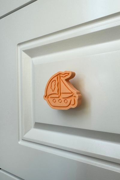 Pomerol Mâner de dulap cu barca cu pânze portocalie - Adaugă vitalitate și energie în camerele copiilor, dulapurile de bucătărie și de baie