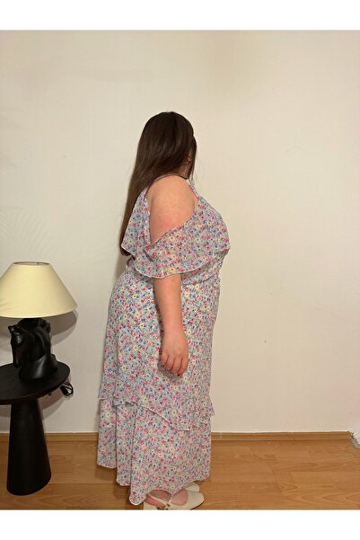 Kendinisevbutik Φόρεμα με φλοράλ φόδρα σε μπλε σιφόν Plus Size