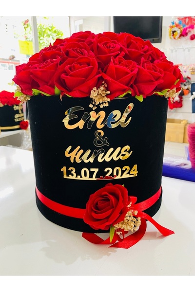 SÜSLÜTASARIM Kadife siyah kutu 41 li kız isteme çiçeği kırmızı gül