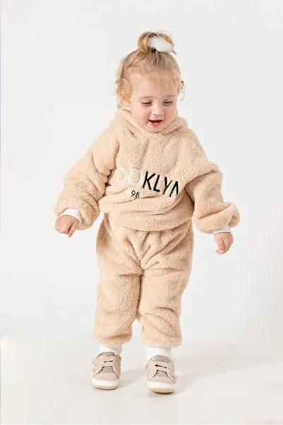 Jikko Baby طقم بدلة رياضية ناعمة للفتيات من ويلسوفت، طقم مكون من قطعتين مطرز