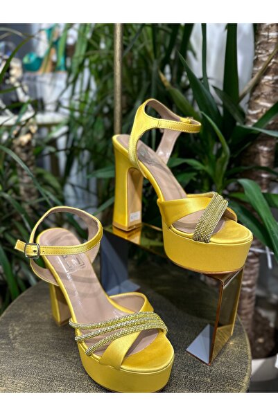 PYLNSTYLE حذاء نسائي من الساتان - مزين بالأحجار