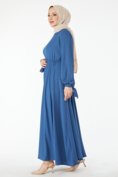 TOFİSA Niebieska koronkowa sukienka z detalami – prosty okrągły dekolt, elastyczny pas, sznurowane rękawy – 24460