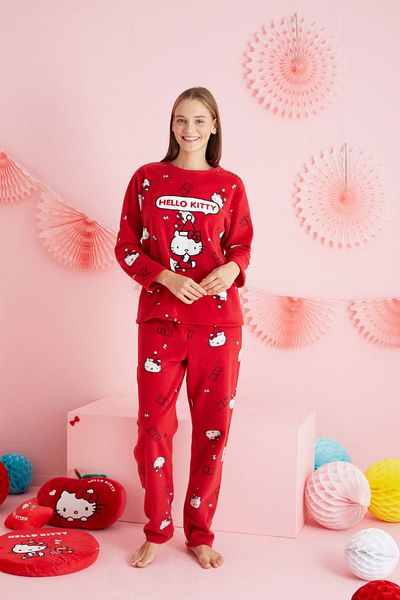 Siyah İnci Red Hello Kitty Licensed - Multicolor Embroidered Crew Neck Pajamas Set Hk301