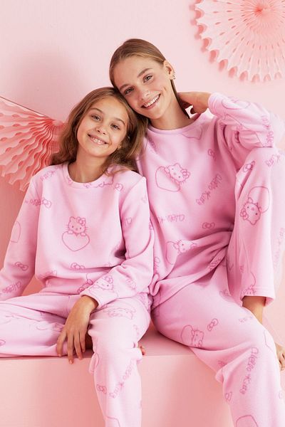 Siyah İnci Hello Kitty με άδεια Fleece Pink Πολύχρωμη Πιτζάμες με λαιμόκοψη HK321