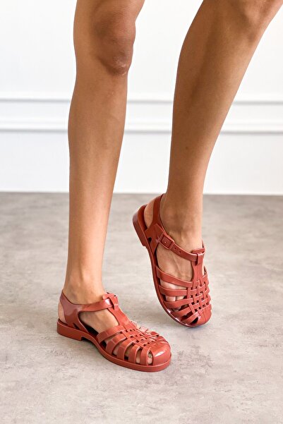 wolk shoes Ruby Cream Women's Sandals - Belt Detailed