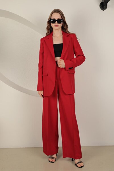 RICHMOST سترة نسائية أطلس حمراء كبيرة الحجم - جيوب وطول أساسي، للفصول الأربعة