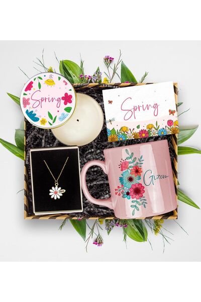 EJOYA Kişiye Özel Kupa & Mum & Kişiye Özel Isimli Pembe Papatya Kolye Hediye Kutusu 113179