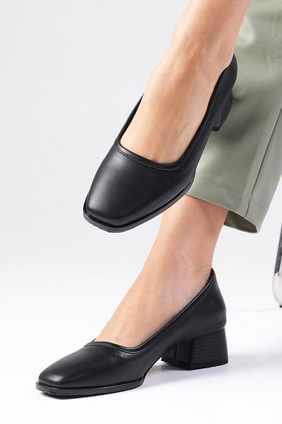 Mio Gusto Pantofi cu toc scurt pentru femei Mona, cu vârful tocit, cu talpă groasă