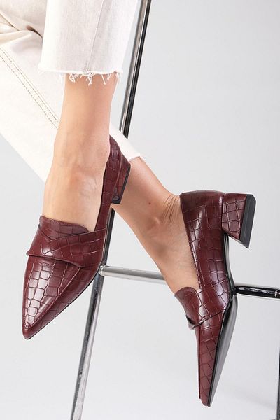 Mio Gusto Vilda Burgundy Pointed Toe Women's Low Heel Shoes