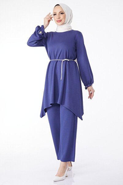 TOFİSA Costum dublu de damă cu detaliu în piatră albastră, cu gât roșu - 24611