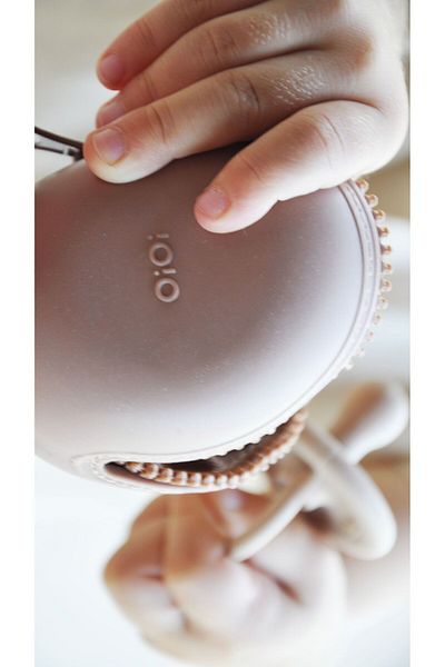 OiOi Bubble Beige Pod Silicone Pacifier Box