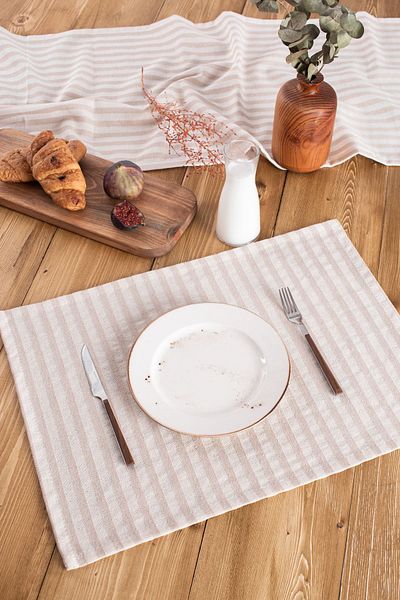 Wellstil Kayra | Set de 8 servetele de loc din in dungi maro deschis