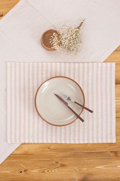 Wellstil Kayra | Set de 8 servetele de loc din in dungi maro deschis