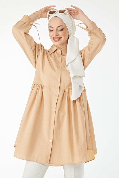 TOFİSA Béžová tunika – jednoduchý košeľový golier, rukáv na gombíky, detail z čipky – 24456