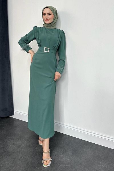 MERVEN AKYÜZ Βραδινό φόρεμα με μολύβι Mint Green Stell - Λεπτομερή μανίκια με πούπουλα