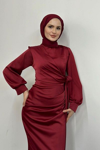 MERVEN AKYÜZ Βραδινό φόρεμα Orlenda Drape Detail Fish Satin Βουργουνδία