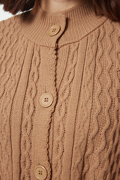 Trendyol Modest Σετ πλεκτών καμηλών στο κάτω μέρος - Μαλλιά πλεγμένα και λεπτομέρεια κάπα TCTAW25US00045