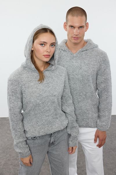Trendyol Collection Grauer strukturierter Strickpullover mit Kapuze - TMNAW25KZ00047