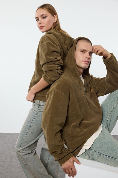 Trendyol Collection Unisex khaki fleecová mikina - stojáček, široký střih, proti žmolkování, teplá Tmnaw25Sw00029