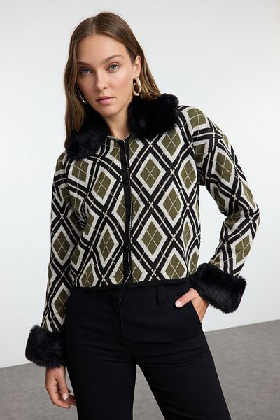 Trendyol Collection Black Knitwear Cardigan with Glitter Faux Fur - Detachable TWOAW24HI00043