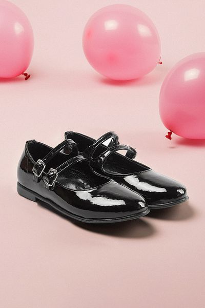 TRENDYOL SHOES Schwarze Mary Jane-Ballerinas aus Lackleder mit doppeltem Riemen für große Mädchen – TAKAW25BE00011