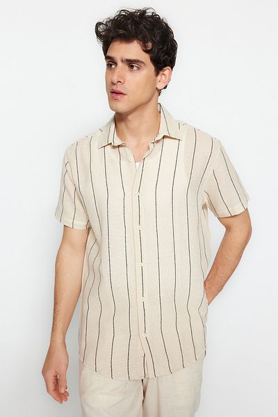 Trendyol Collection Limitierte Auflage - Schwarz gestreiftes Sommerhemd mit normaler Passform TMNSS23GO00063