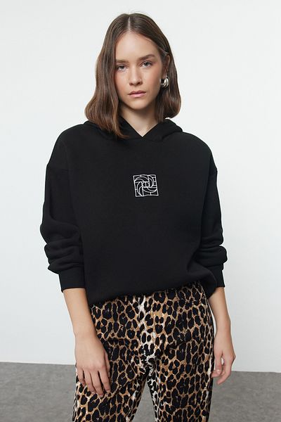 Trendyol Collection Плътен и бродиран черен овърсайз плетен суичър - полар TWOAW25SW00070