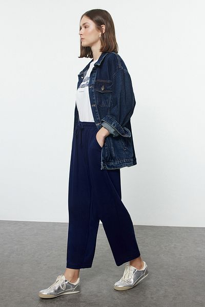 Trendyol Collection Flexible gestrickte Jogginghose - Marineblau Soft Touch, Culotte mit Taschen TWOAW25EA00002