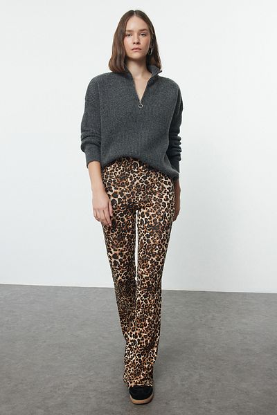 Trendyol Collection Braune Hose mit weitem Bein und Leopardenmuster und hoher Taille – TWOAW25PL00018