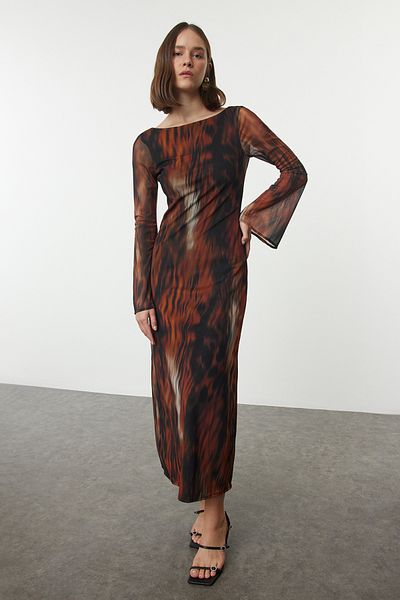 Trendyol Collection Гъвкава тюл с деколте тип лодка - Макси плетена рокля с ниско изрязване на гърба TWOAW25EL00223