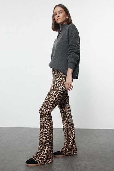 Trendyol Collection Braune Hose mit weitem Bein und Leopardenmuster und hoher Taille – TWOAW25PL00018