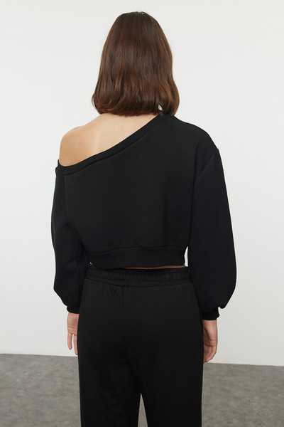 Trendyol Collection Černá Crop mikina se silným fleecem uvnitř – asymetrický límec, pletená TWOAW25SW00143