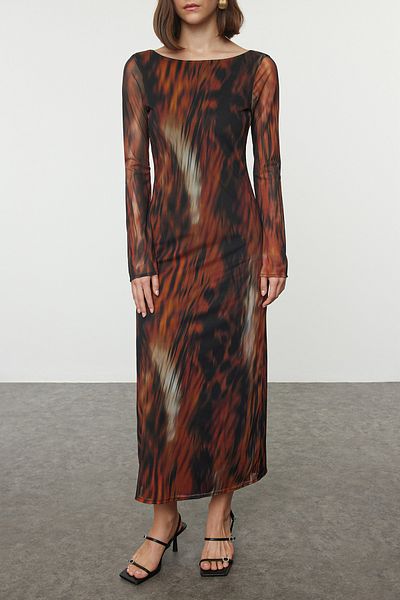 Trendyol Collection Гъвкава тюл с деколте тип лодка - Макси плетена рокля с ниско изрязване на гърба TWOAW25EL00223